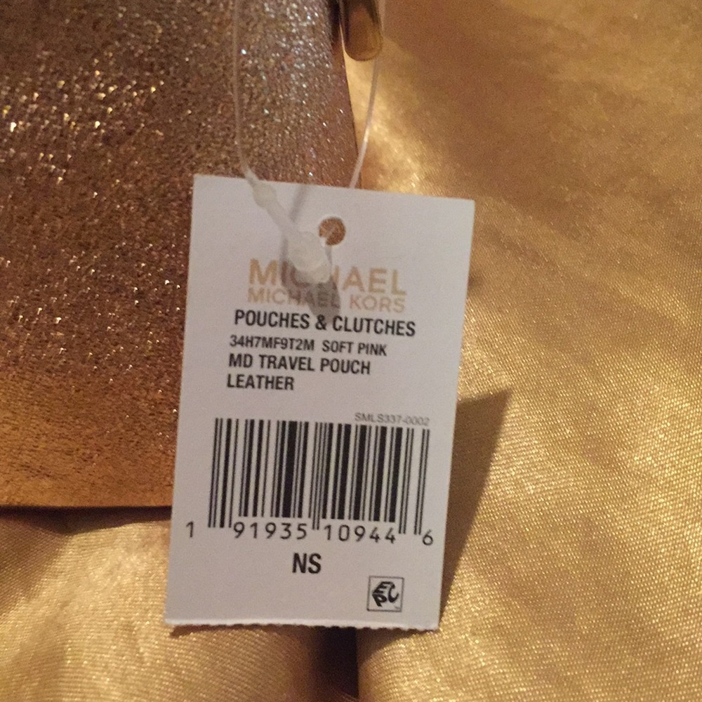 Check Out MY Closet For Micheal Kors Accessories - Picture 5 of 7